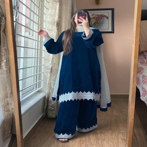 VASTRA COTTAGE Atasan Beludru Desainer dengan Bordir Payet dan Dupatta Georgette, Pakaian Pesta Etnik Bahan Beludru - Product Image 1