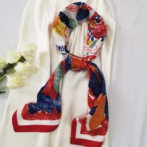 Foulard bandana de luxe en soie pour femme, carré, pour la tête, les cheveux ou le cou, toucher satiné doux, imprimé, de créateur - Product Image 3