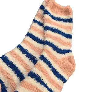 Chaussettes-pantoufles douillettes roses et bleues en peluche, douces et chaudes pour l'hiver, pour femmes et filles - Product Image 4