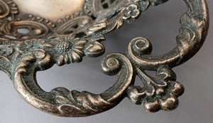 Bandeja ovalada de metal fundido sólido con filigrana, frutero ornamental en relieve, bandeja para dulces y objetos decorativos con asas, plato de joyería hecho a mano - Product Image 5