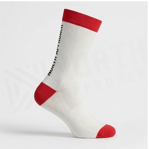 Chaussettes de sport pour hommes, blanches avec bordure rouge, respirantes, pour la course à pied, saison estivale - Product Image 3