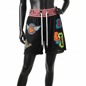 Shorts de malla de poliéster suave de alta calidad, color negro, tela transpirable, logotipos de chenilla coloridos, cintura elástica, shorts para mujer con logo. - Product Image 1