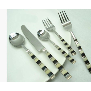 Ensemble de couverts modernes en acier inoxydable 3 pièces, finition miroir, cuillères à fruits dentelées et couteau à dessert pour hôtels (vente en gros) - Product Image 6