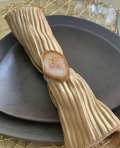 Anneau de serviette en résine de luxe fait main avec bord plaqué or, écologique et durable, pour la décoration de table de fête, de salle à manger, d'hôtel et de banquet - Product Image 1