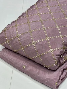 Tissu en soie douce de luxe très demandé avec broderie florale perlée pour chemisiers, jupes et vestes, disponible à bon prix - Product Image 2