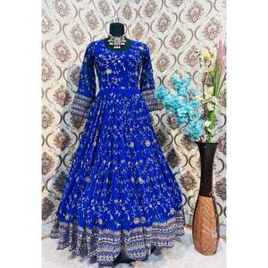 TRAVAIL DE BRODERIE LOURDE ET ROBE LONGUE À MANCHES COMPLÈTES AVEC FILET PAPILLON DE TRAVAIL DUPATTA PLEINE COUTURE - Product Image 1