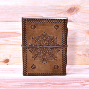 Wholesale Handmade Genuine <b>Leather</b> Hardcover Blank Lined Journal <b>Leather</b> Strap Feather Closure Pencil 80 <b>Sheets</b> Custom Gift - Product Image 4