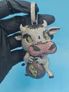 Colgante de moissanita colorido con diseño de cara de vaca, colgante de Hip Hop, colgante de plata 925, colgante para amantes de los animales, colgante personalizado con incrustaciones de circonitas para hombre - Product Image 3