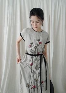 Elegante Vestido Maxi de Lino con Bordado Floral Hecho a Mano, Vestido Largo Estilo Boho Chic con Cuello Redondo y Corte en A, Color Beige, para Mujer - Product Image 6