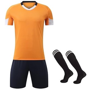 Vêtements de football pour enfants personnalisés en gros, maillots et uniformes de football pour enfants en polyester respirant, uniformes de football pour enfants de qualité supérieure - Product Image 1
