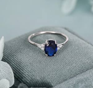Anillo Ovalado de Zafiro Sintético en Plata de Ley, Anillo de Zafiro Simulado con Diseño de Inspiración Vintage - Product Image 4