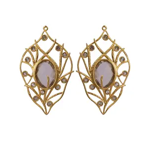 Paire de boucles d'oreilles en cristal de quartz véritable avec des composants de pierres précieuses en zircon cubique, plaqué or, design de plume de paon, fourniture