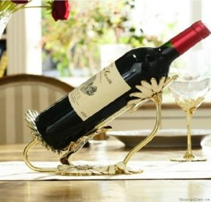 Porte-bouteille à vin en cuivre en forme de cœur, orné de feuilles florales décoratives, disponible à prix de gros. - Product Image 3