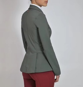 Chaqueta de Equitación Personalizada para Mujer, Color Verde Salvia, 4 Botones, Abrigo para Competición Ecuestre, Venta al Por Mayor OEM - Product Image 1
