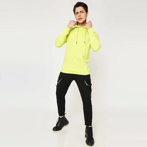 เสื้อฮู้ดผู้ชายสำหรับฤดูหนาว เสื้อผ้ากีฬา ผ้าฟลีซหนานุ่ม ระบายอากาศ กันลม มีกระเป๋า เสื้อโอเวอร์ไซส์ ทรงหลวม ไหล่ตก 100% - Product Image 5