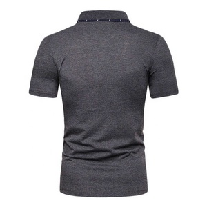 เสื้อโปโลแขนสั้นสีพื้นทรงเข้ารูปสำหรับผู้ชาย แต่งขอบตัดกันด้วยผ้าถัก คอตตอน สวมใส่สบายๆ - Product Image 3