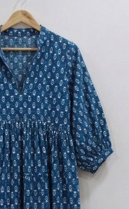 Robe mi-longue florale éco-responsable en coton faite à la main pour femme, style bohème, respirante, pour l'été, commande en gros - Product Image 6