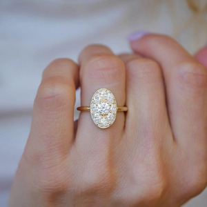 Anillo Art Deco de Oro Amarillo de 14K con Diamantes Cultivados en Laboratorio en Forma Ovalada - Product Image 4