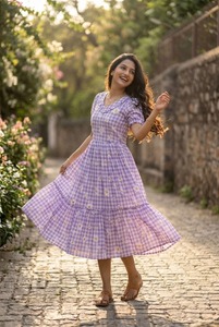 Vestido maxi de muselina de algodón con estampado de cuadros y flores, a bajo precio, para uso casual y formal, completamente cosido. - Product Image 4