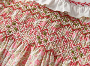 Robe florale pour enfants en coton brodé à la main avec imprimé Liberty d'été personnalisé, vêtements smockés pour bébés, vêtements smockés pour fillettes - Product Image 4