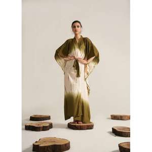 Robe longue kaftan vert olive tie-dye pour femme, ceinturée, coupe ample, élégante, idéale pour les soirées et les vacances. - Product Image 1