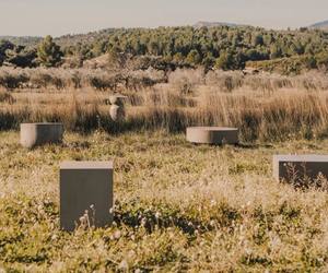 Modern <b>Round</b> <b>Concrete</b> Side <b>Table</b> Cement End <b>Table</b> Minimalist Hourglass Stool Garden Furniture Outdoor Indoor <b>Coffee</b> <b>Table</b> - Product Image 6