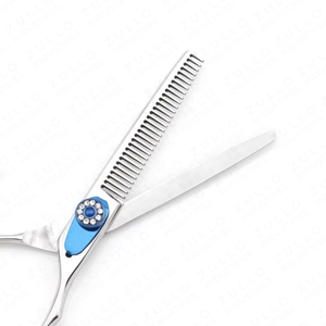 Juego de Tijeras de Peluquería Profesionales Plateadas, 2 Piezas, Tijeras de Corte de Pelo de Acero con Alto Contenido de Carbono, con Tornillo Ajustable - Product Image 3