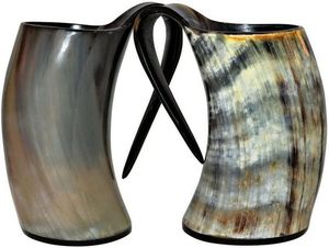Mug en corne gravé d'inspiration viking, fabriqué à partir de corne naturelle sélectionnée, avec surface taillée et polie à la main, et résistant aux aliments. - Product Image 4