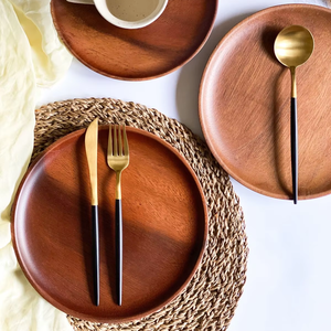 Ensemble d'assiettes en bois écologiques luxueuses, design rond classique, faites à la main et de qualité alimentaire - Product Image 1