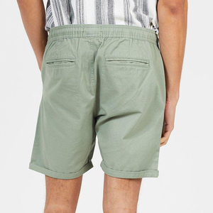 Pantalones cortos tipo bermuda de algodón verde liso para hombre con cintura con cordón y bolsillos estilo casual - Product Image 4
