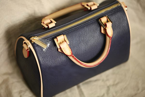 Sac à main classique Boston en cuir véritable durable à motif litchi, fermeture éclair, bandoulière, poignée, fait main, pour femme, usage quotidien - Product Image 1