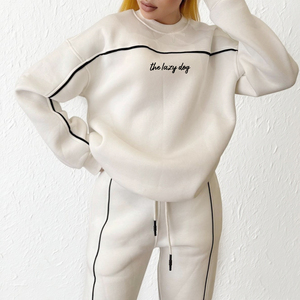 Survêtements personnalisés pour femmes, grammage lourd 500 GSM 350 GSM, en molleton polyester/coton, avec broderie, comprenant un sweat à capuche oversize et un short - Product Image 6