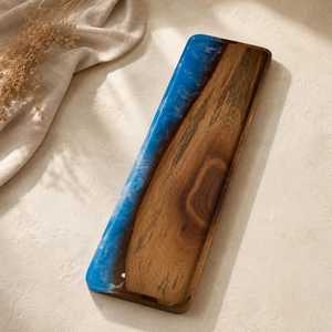 Plateau de service contemporain en résine et bois avec élégantes poignées en métal noir pour la présentation à la maison, au café et au restaurant - Product Image 4