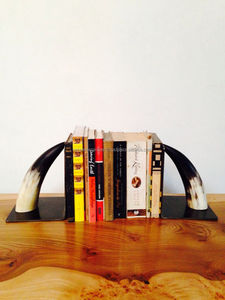 ที่วางหนังสือรูปแตรสุดหรู สำหรับตกแต่งและจัดแสดงวรรณกรรม ชิ้นงานตกแต่งพื้นที่อ่านหนังสือสไตล์ร่วมสมัย งานฝีมือระดับพรีเมียม - Product Image 1