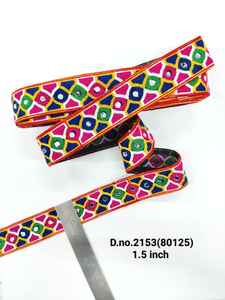 Cette dentelle de qualité supérieure est idéale pour les chaniya choli, les lehenga et les tenues de fête. - Product Image 2