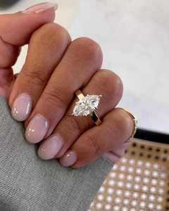 Bague solitaire de mariée SATVIK RATNA 3 carats, diamant de laboratoire taille marquise, certifié IGI, en or 14 carats, large, style cigare, pour déclaration de style - Product Image 3