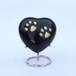 Urna de Cremación Moderna de Latón con Forma de Corazón para Mascotas, Grabada, Hecha a Mano, de Alta Calidad - Product Image 6