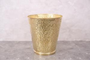 ถังขยะโลหะตกแต่งเคลือบทองแบบตอกลาย เหมาะสำหรับห้องครัว ห้องนอน ห้องพักโรงแรม และตกแต่งภายในร้านอาหาร - Product Image 4
