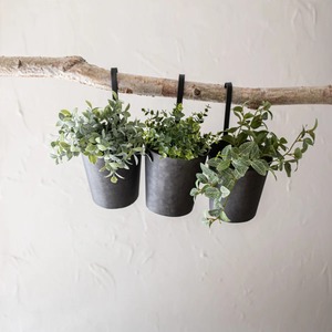 Ensemble de 3 pots à fleurs suspendus en métal minimaliste avec finition noire pour usage intérieur et extérieur - Product Image 3