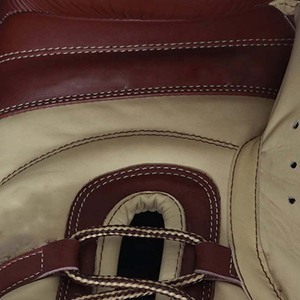 ถุงมือชกมวยแบบผูกเชือก - Product Image 6