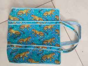 Bolsos de Mujer Acolchados Kantha de Primera Calidad, Duraderos, Reciclados, Reversibles, Ecológicos, Hechos a Mano, con Asas Reforzadas, Impermeables, para Viaje - Product Image 2