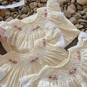 Robe pour bébé fille fabriquée au Vietnam, aspect lin doux, coton, broderie florale faite à la main, style décontracté personnalisé - Product Image 1