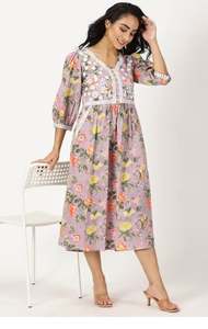 Robe Midi Décontractée Blanche à Manches Bulles et Col en V, Broderie Florale Bohème en Dentelle, Taille Naturelle, Écologique, Idéale pour les Vacances en Plein Air et les Resorts - Product Image 4