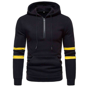 Sudadera con capucha negra para hombre, media cremallera, corte regular, informal, de punto, color liso, con rayas amarillas en las mangas, para invierno, 100% algodón - Product Image 1