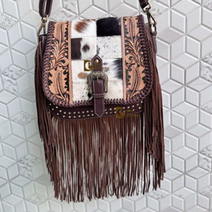 Bolso Bandolera de Cuero Auténtico Hecho a Mano con Flecos y Grabado Artesanal de Diseño Único, Estilo Bohemio Gitano, con Pelo de Vaca, Estilo Western - Product Image 1