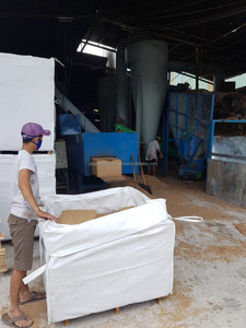 Briquetas de carbón vegetal al por mayor, aserrín de madera Pini Kay para combustibles de biomasa y calefacción, bloques de virutas de madera de Vietnam a granel - Product Image 4