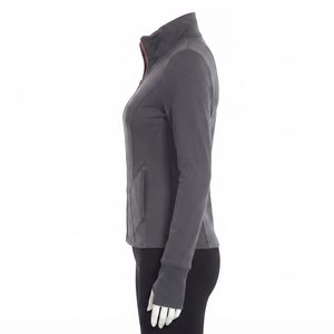 Chaqueta de yoga premium para mujer que ofrece una comodidad superior, un aspecto elegante y una fabricación duradera para entrenamiento de yoga y uso casual. - Product Image 3