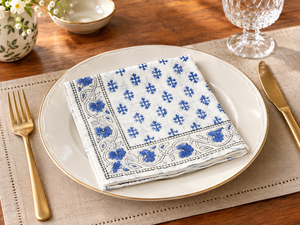Serviettes carrées personnalisées brodées à la main en tissu de coton bleu floral pour la décoration de la table à manger à la maison - Product Image 4