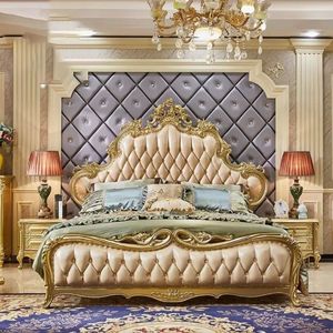 Offre Spéciale : Ensemble de Chambre Luxe Mandarin Oriental, Cadre de Lit Capitonnée Diamant Doré, Mobilier Élégant de Style Européen - Product Image 1
