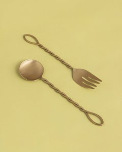 Juego de utensilios de acero inoxidable con mango dorado retorcido para servir ensaladas, utensilios metálicos para servir en el hogar, hotel o mesa. - Product Image 4